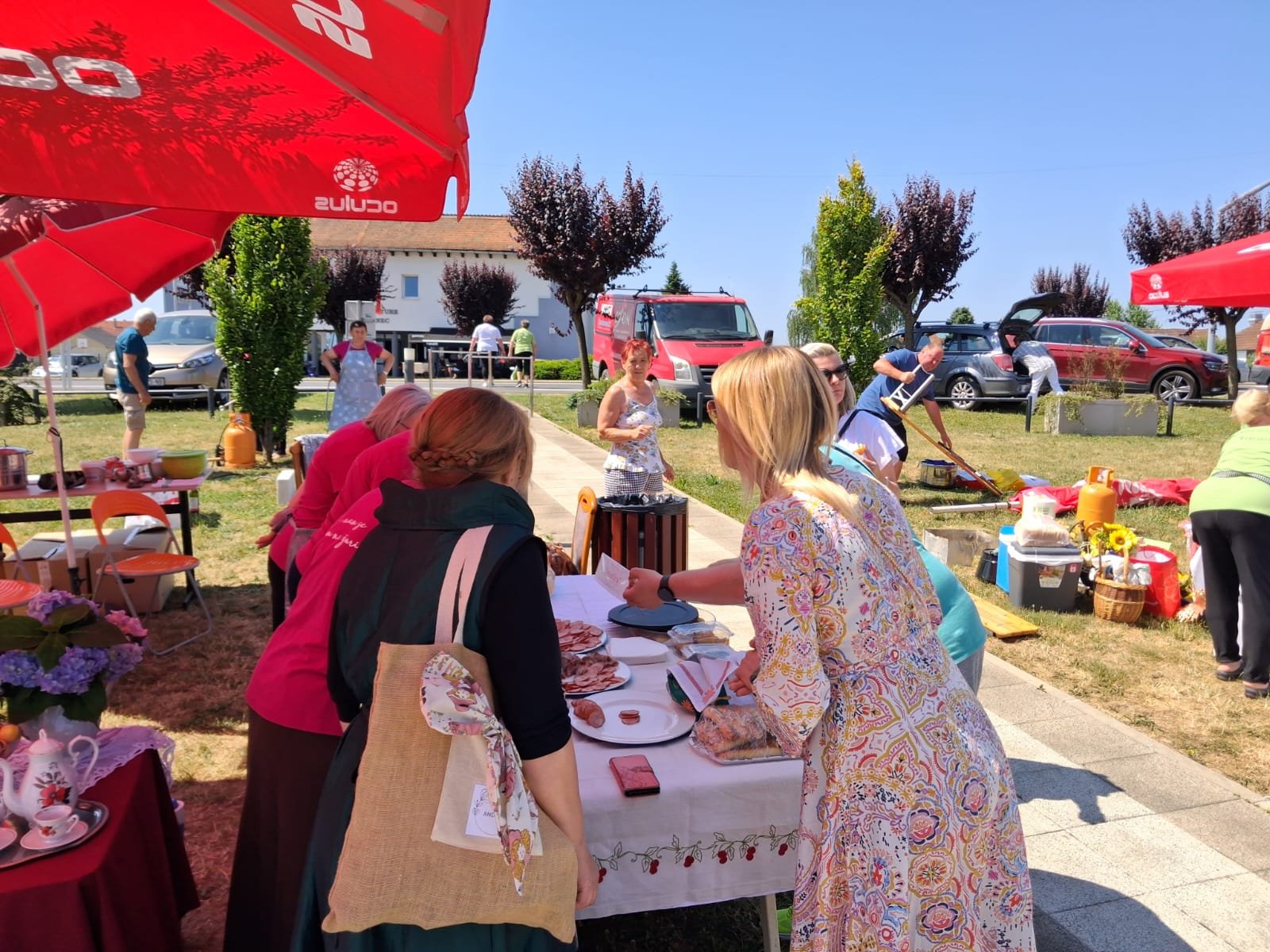 76983890-95c5-461f-83b9-c4038ff24eef