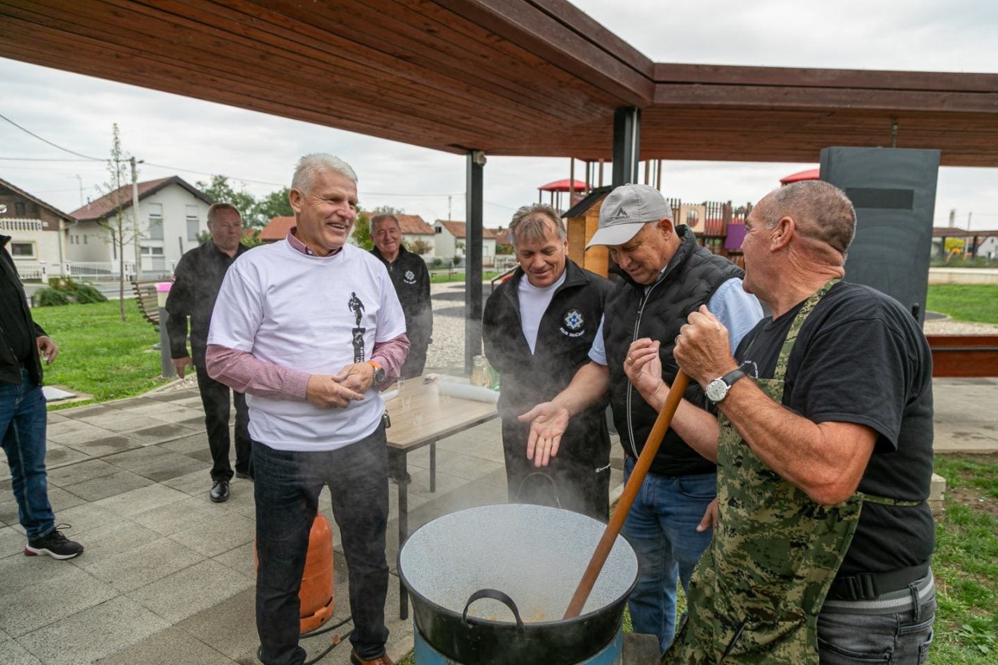 3aae63c5-26b9-4a37-8684-3b3182df1512