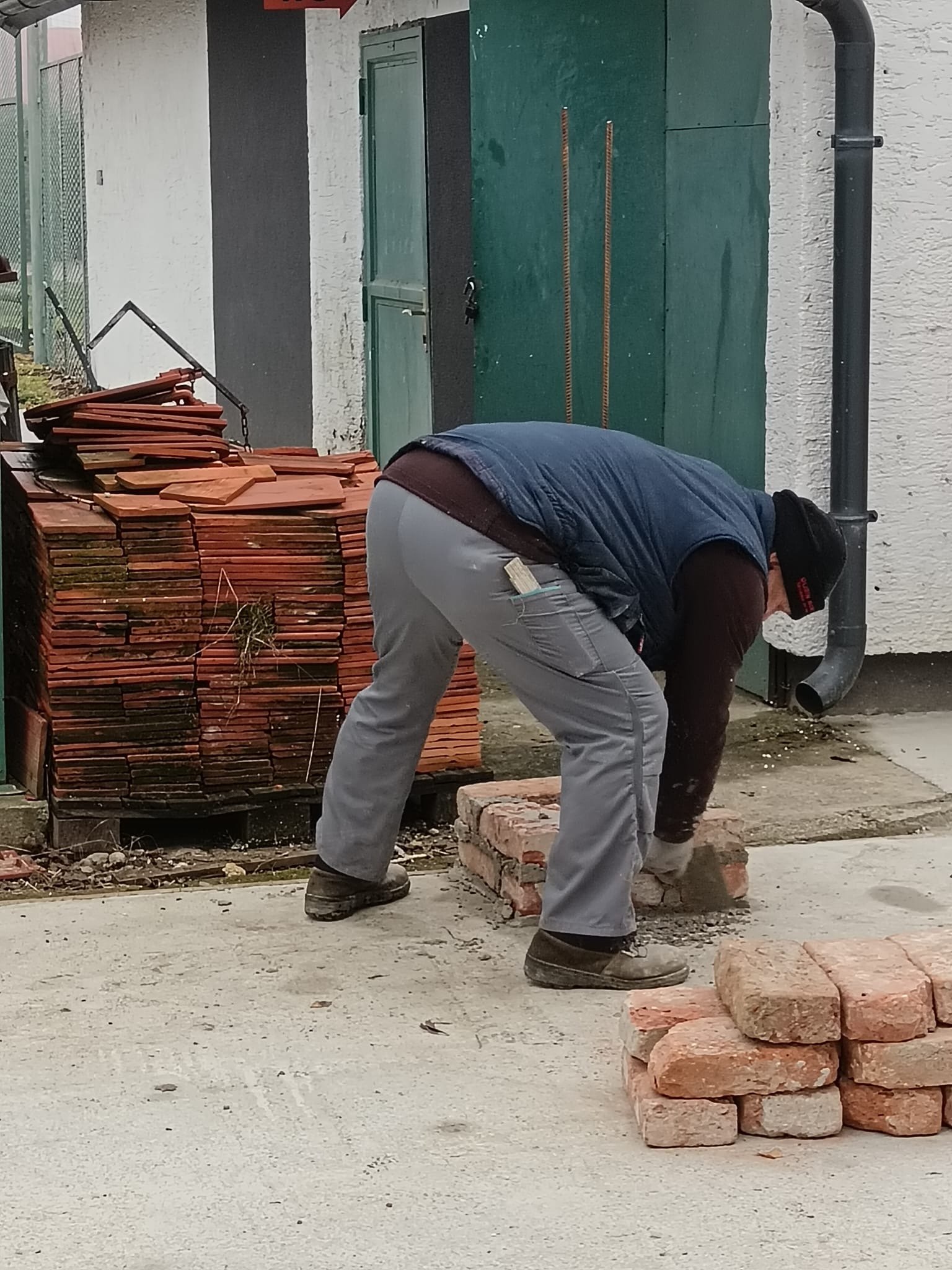 ef5b08e9-bf42-4bd6-992c-8651a3c6eb2a