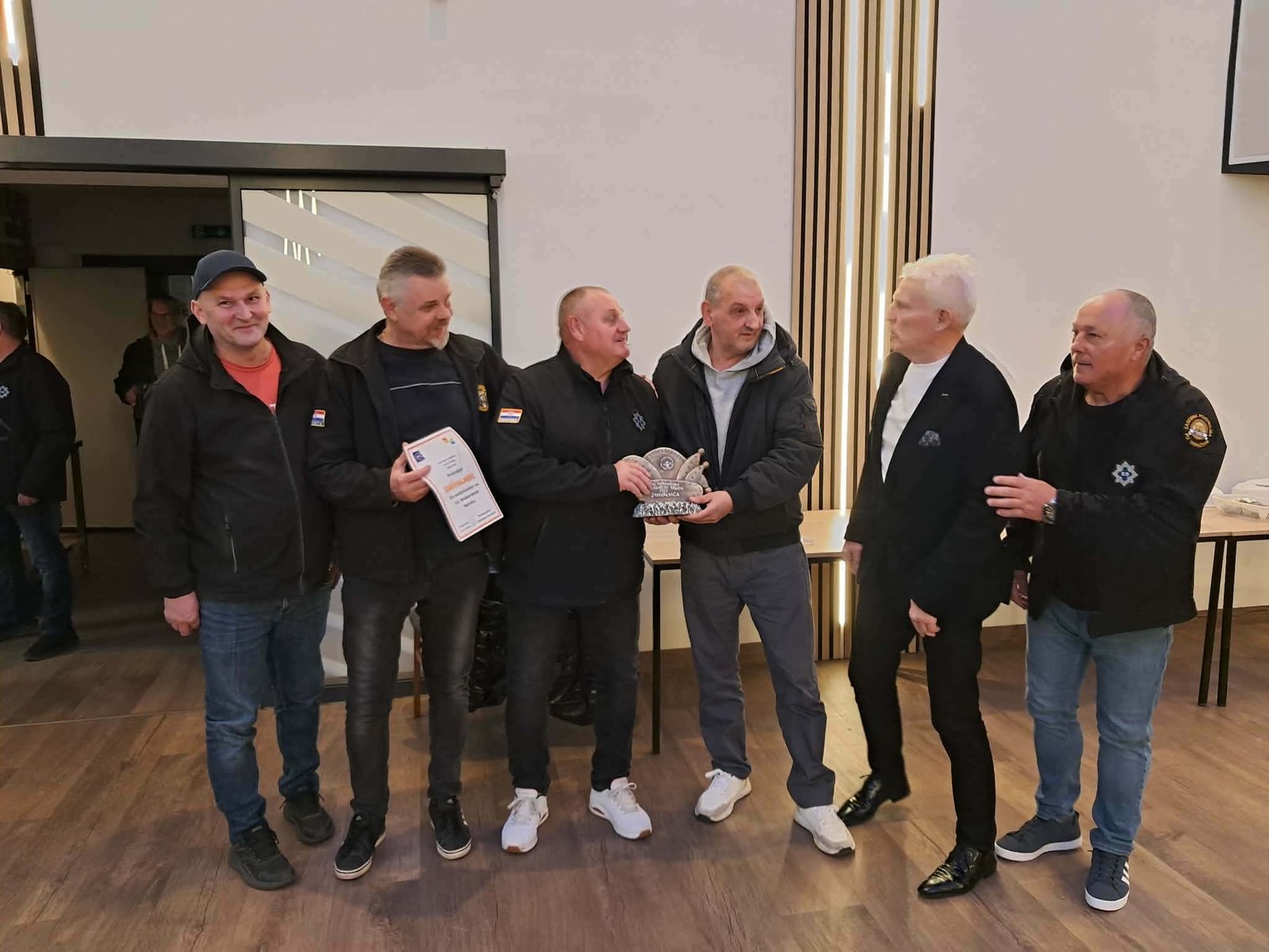 2dad8f7c-b772-42f2-8b08-2e17ce637b21