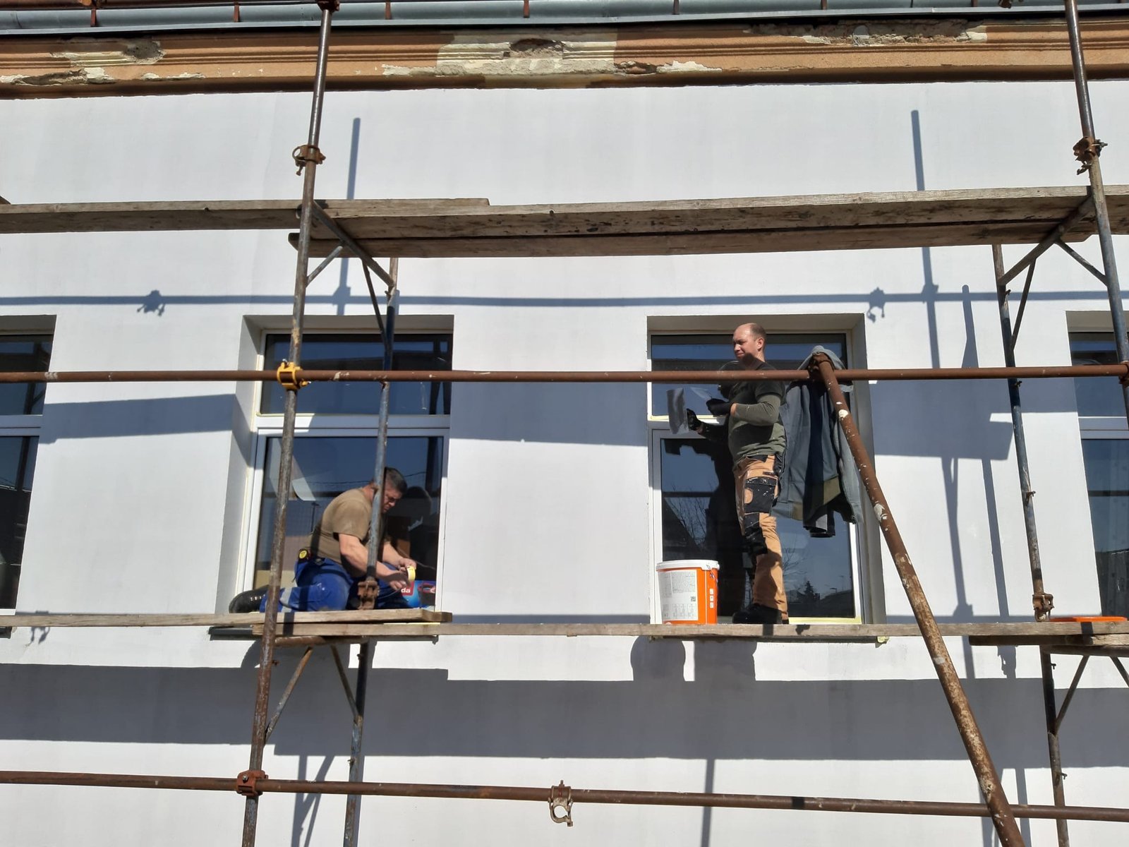 57aba475-fe99-4cfa-9dc7-c185a63e0395