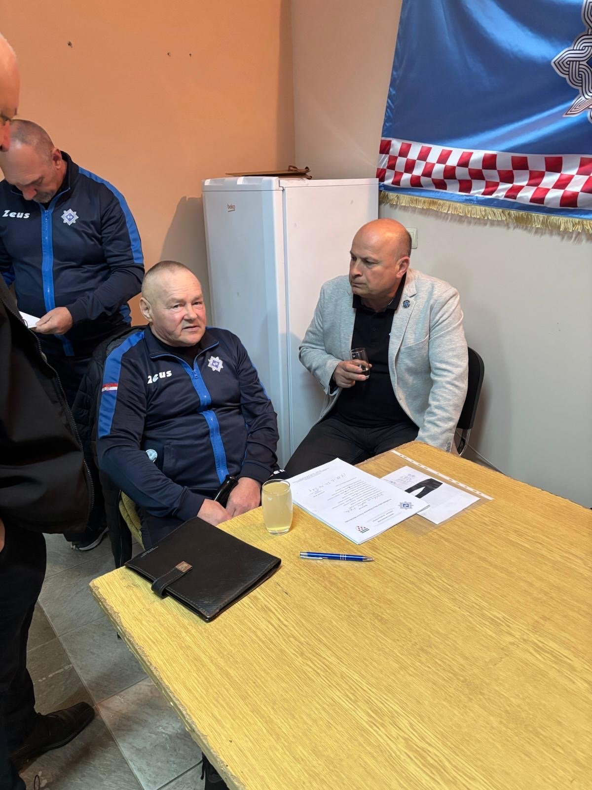 ef547a6b-fc3d-4cad-aa29-e33bc0d39d2d