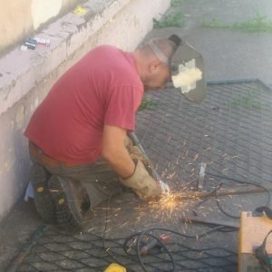 Izrada ulaznih vrata u vojarni