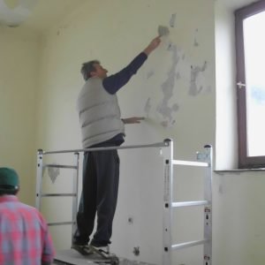 Skidanje boje sa zidova u kuhinji