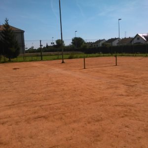 Valjanje teniskih terena