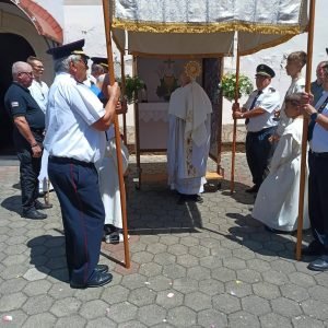 Sudjelovanje članova Udruge Sinovi Domovine Petrijanec u tijelovskoj procesiji